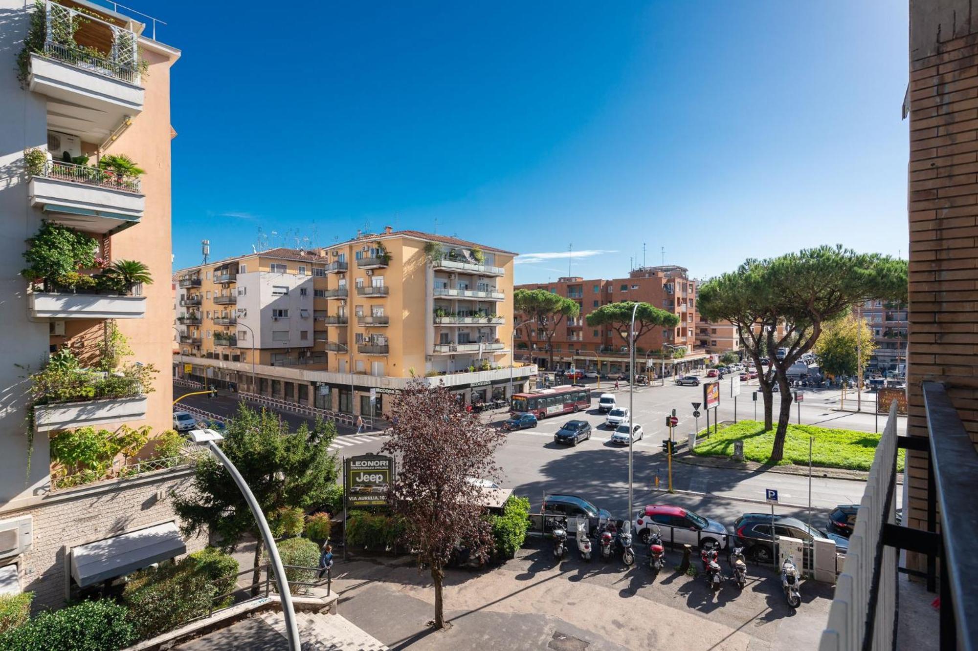 Apartment House Of Vatican Con Netflix E Ac Rom