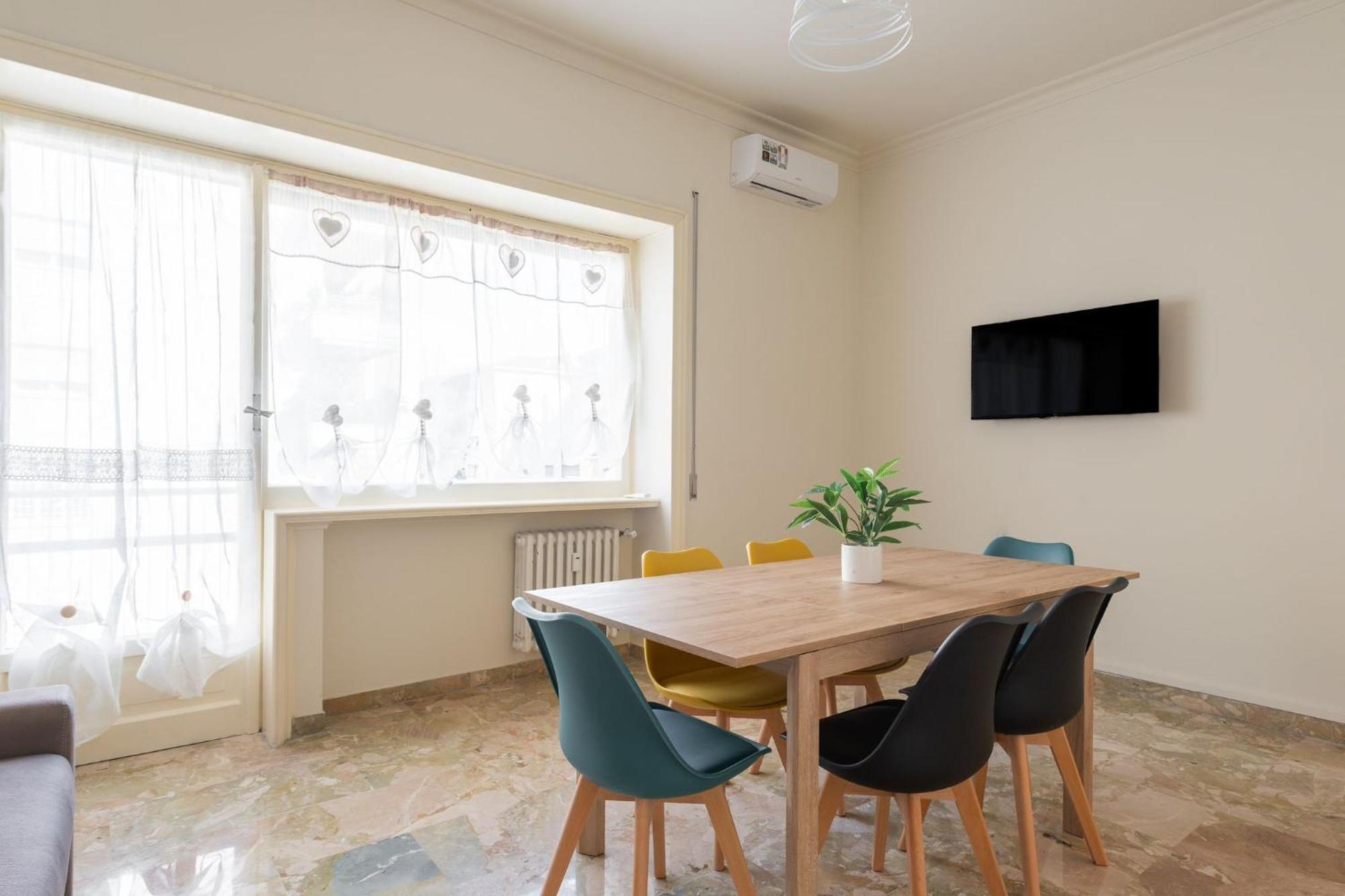 Apartment House Of Vatican Con Netflix E Ac *