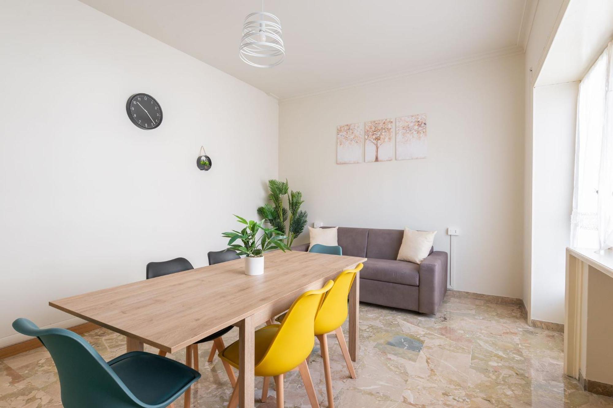 Apartment House Of Vatican Con Netflix E Ac
